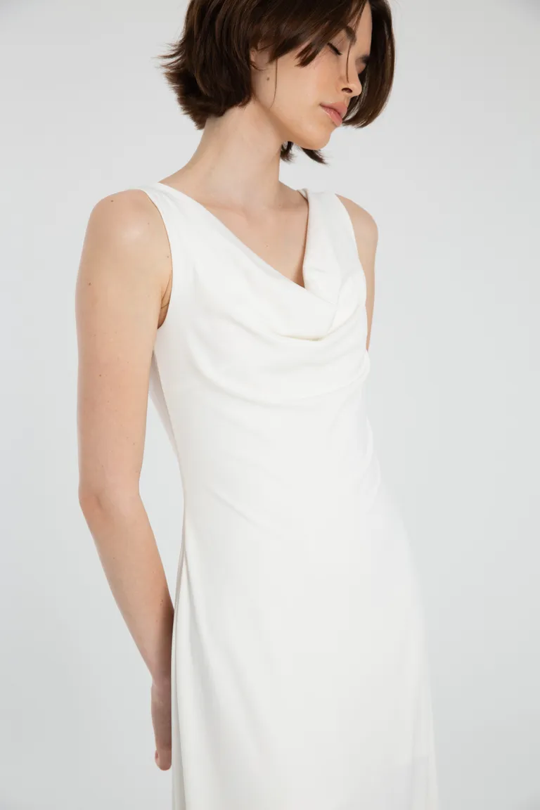 Vestido de punto blanco con escote en buche y tajo lateral de Naíma en Vestidos para argentina