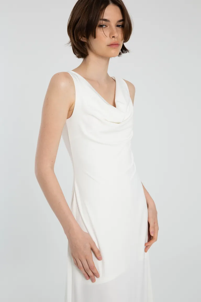 Vestido de punto blanco con escote en buche y tajo lateral de Naíma en Vestidos para argentina