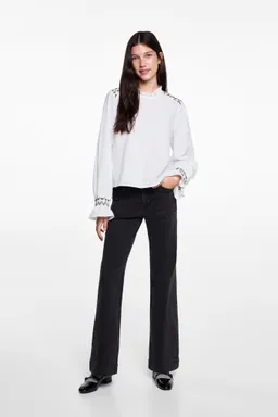 Blusa con bordados fruncidos de Mango Teen en Blusas para argentina