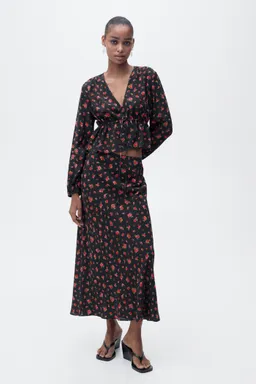 Blusa floral con volante de Mango en Blusas para argentina