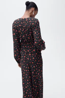 Blusa floral con volante de Mango en Blusas para argentina