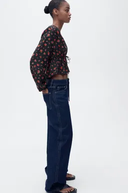 Blusa floral con volante de Mango en Blusas para argentina