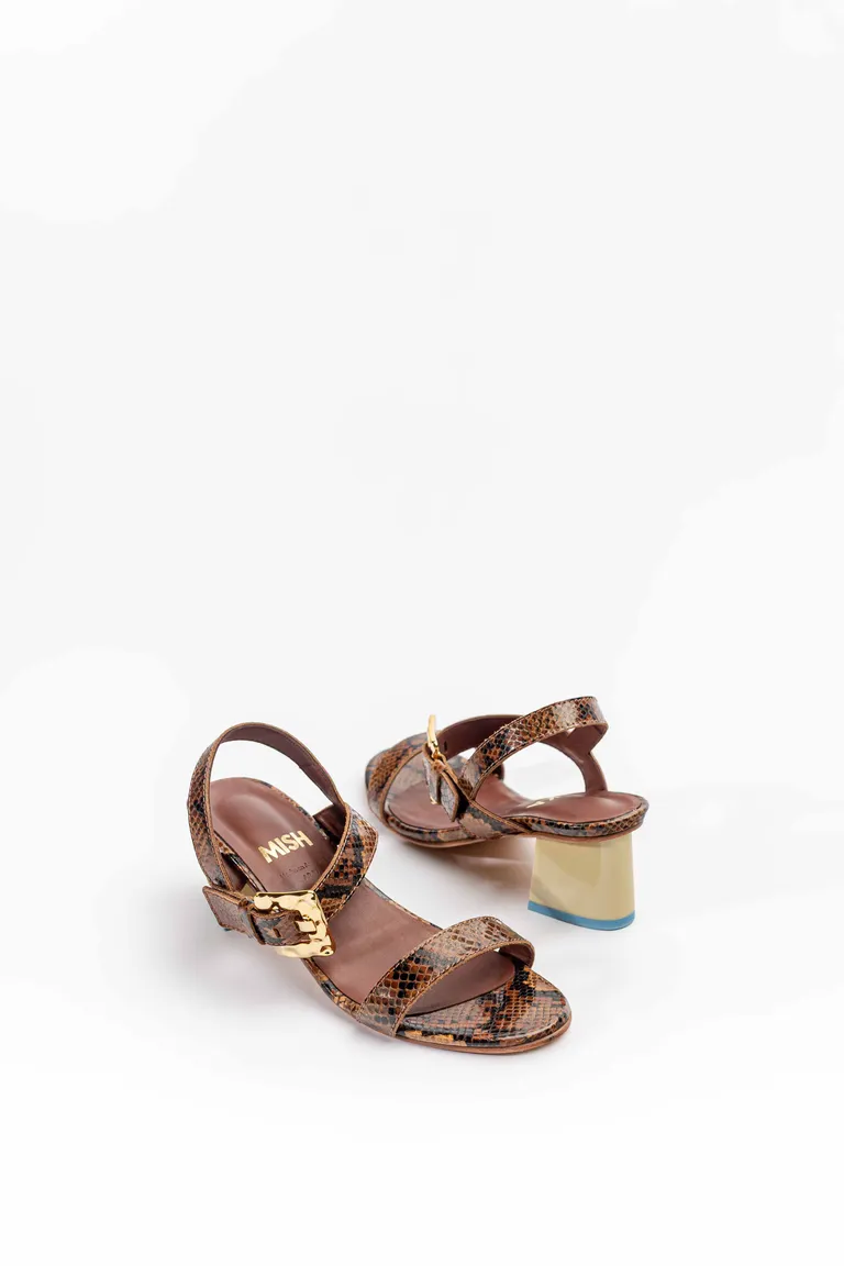 Sandalias de cuero grabado con hebilla en relieve para mujer de Mishka en Sandalias para argentina