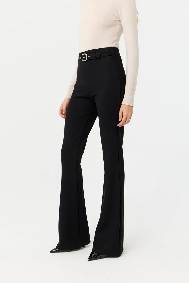 Pantalón tiro alto bootcut con cinturón incorporado y detalle de hebilla metálica de Markova en Pantalones para argentina