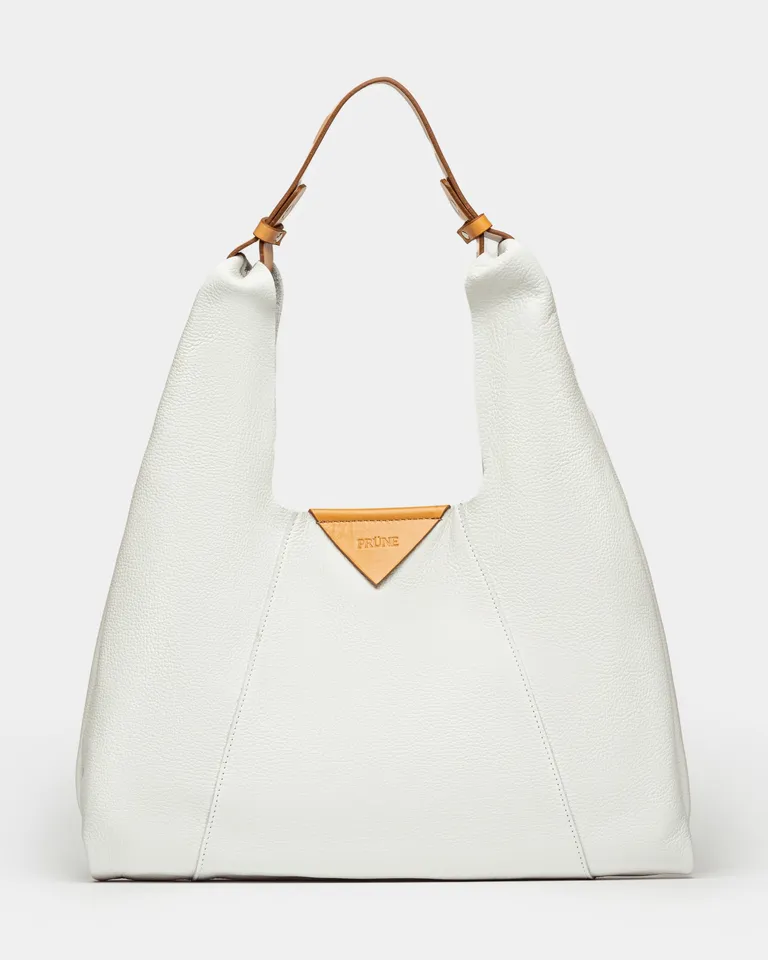Cartera de hombro blanca, de diseño sencillo y práctico para el uso diario de Prüne en Bolsos y Carteras para argentina