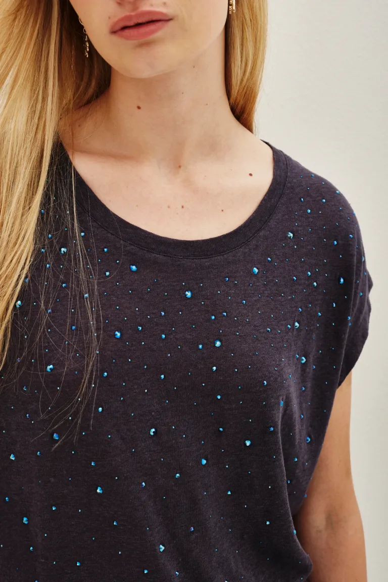Remera de calce holgado con cuello redondo y detalles de apliques brillantes en el frente de Rapsodia en Remeras para argentina