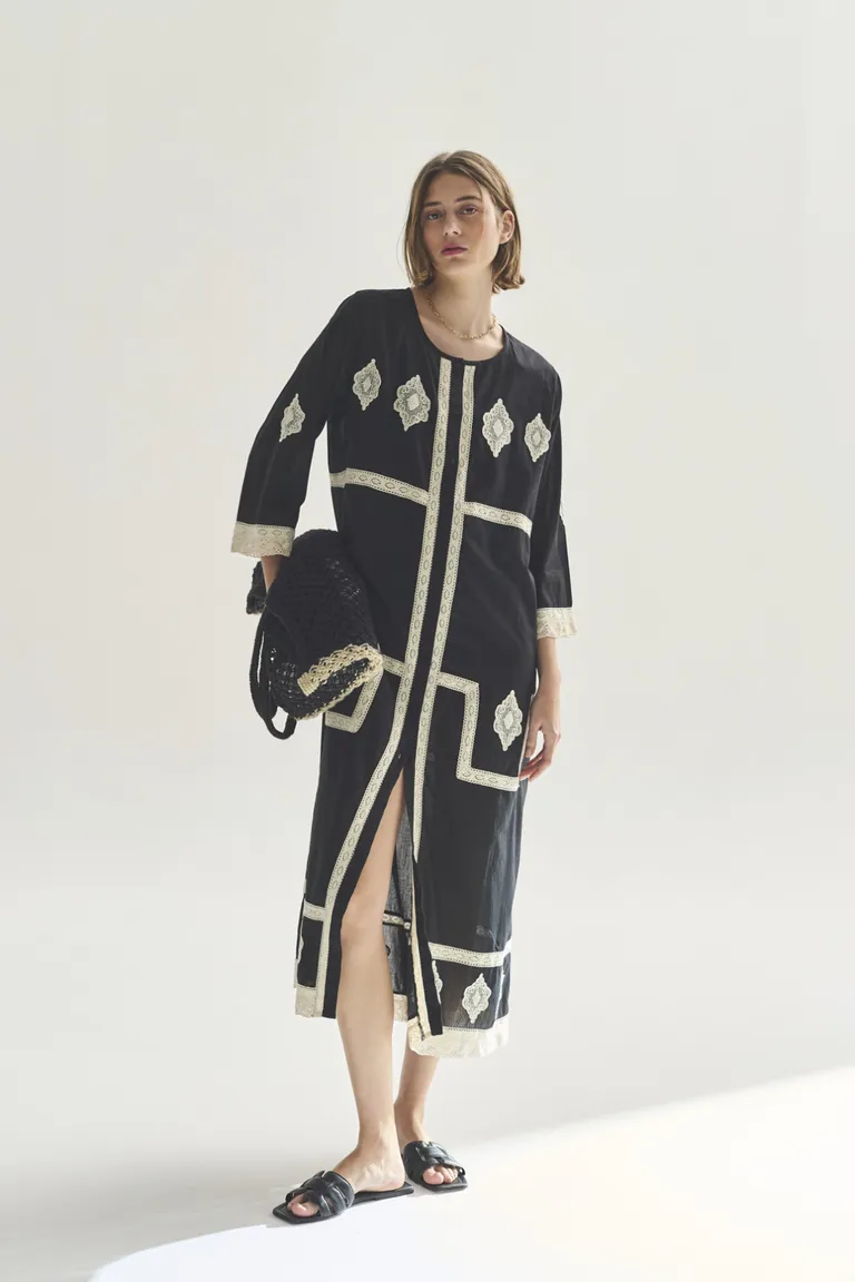 Vestido largo de diseño geométrico en blanco y negro para mujer de Akiabara en Vestidos para argentina