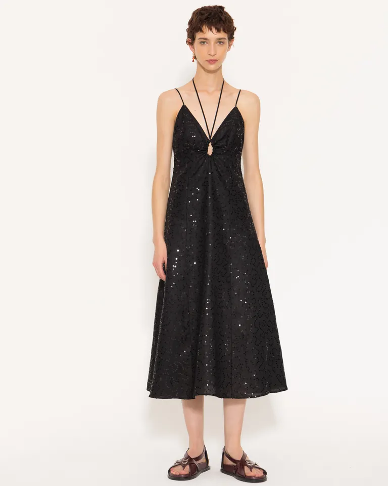 Vestido largo en lino con detalles de lentejuelas para un look elegante y fresco de Jazmin Chebar en Vestidos para argentina