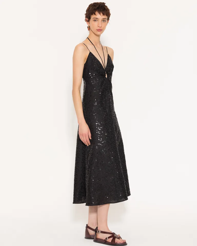 Vestido largo en lino con detalles de lentejuelas para un look elegante y fresco de Jazmin Chebar en Vestidos para argentina