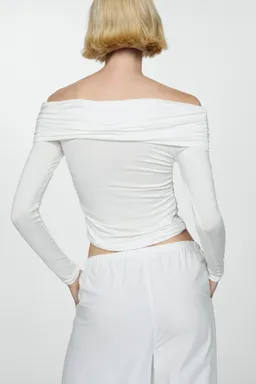 Camiseta hombros descubiertos de Mango en Tops para argentina