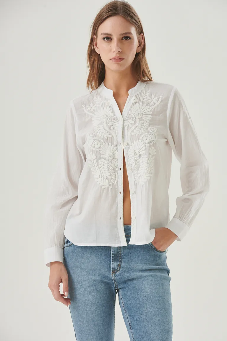 Camisa femenina con bordado delicado y cuello mao para looks elegantes de Sweet en Camisas para argentina