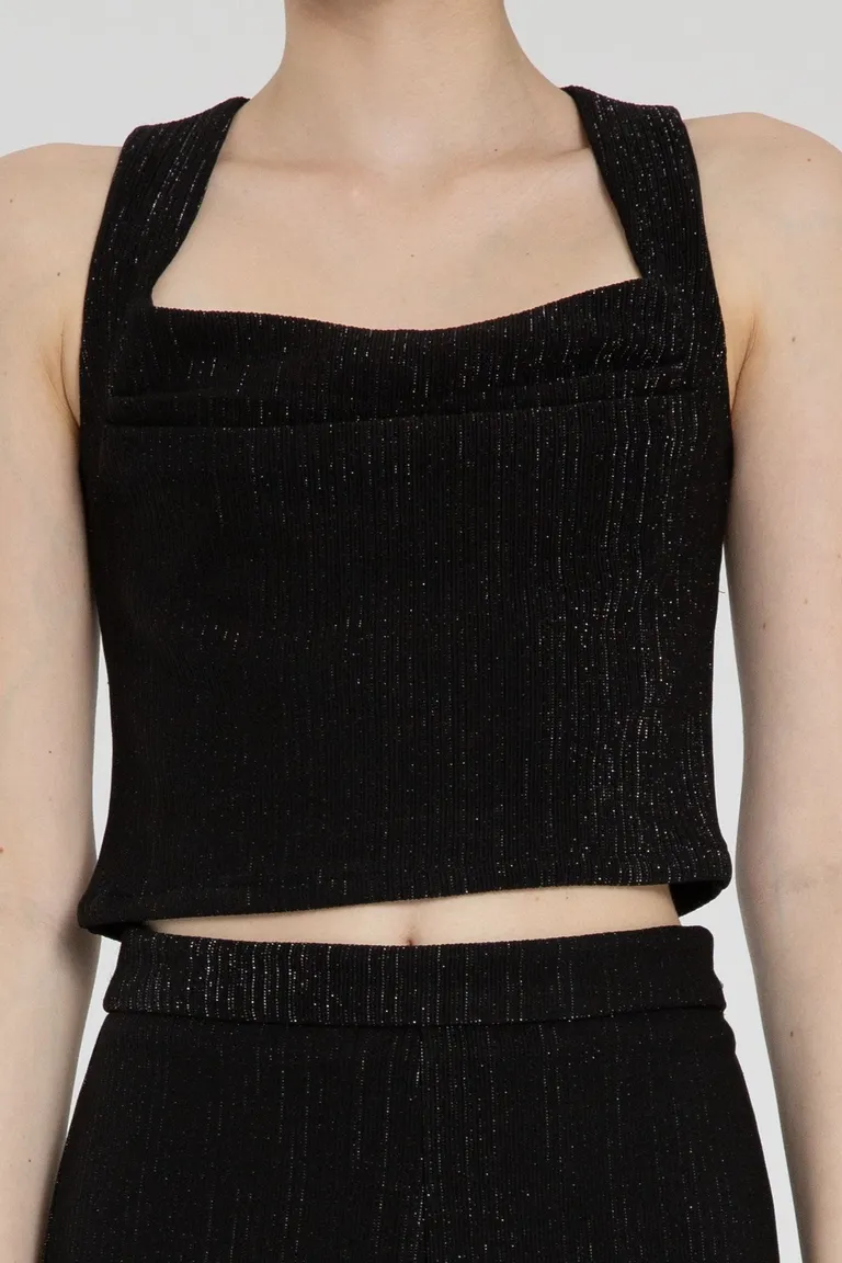 Top negro estilo corazón con breteles anchos - Elegante y versátil de Naíma en Tops para argentina