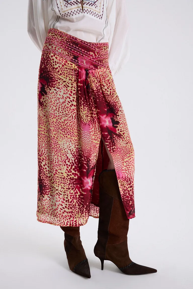 Pollera midi con tajo delantero cintura bordada y diseño estampado de Maria Cher en Faldas para argentina