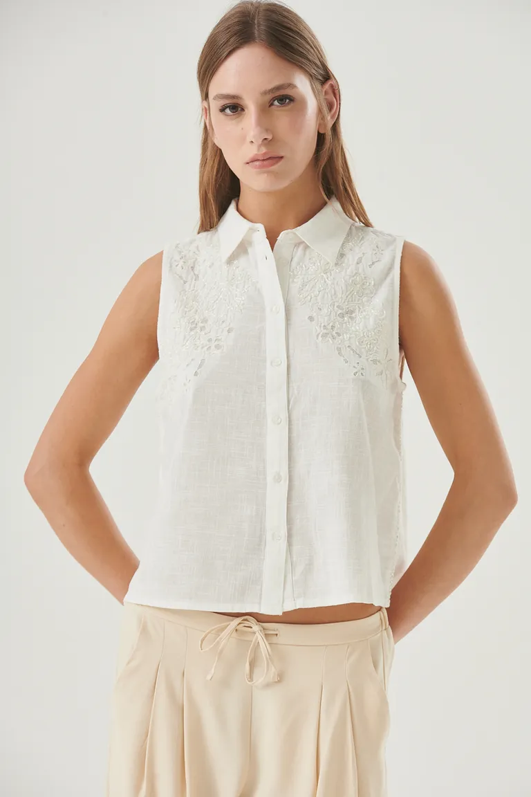 Camisa blanca sin mangas, diseño elegante y versátil para mujer de Sweet en Camisas para argentina