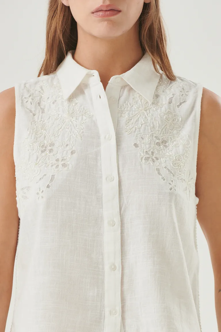 Camisa blanca sin mangas, diseño elegante y versátil para mujer de Sweet en Camisas para argentina