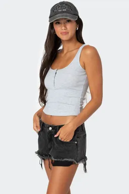 Musculosa henley tiana de Edikted en Tops para argentina