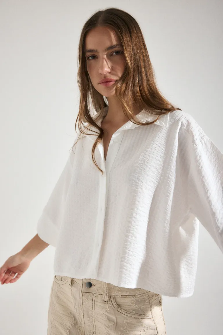 Camisa corta y oversized en color negro, un básico versátil para tu guardarropa de Audaz en Camisas para argentina