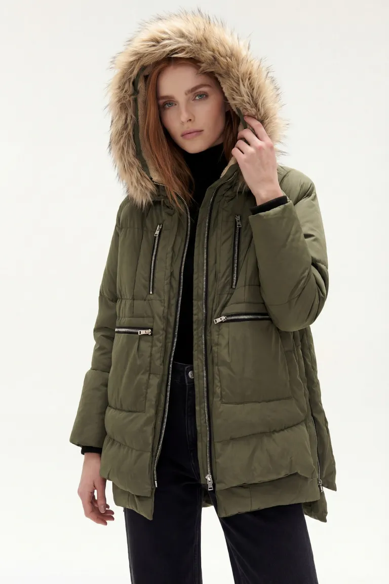 Campera de mujer con capucha y cierres frontales de Akiabara en Chaquetas para argentina