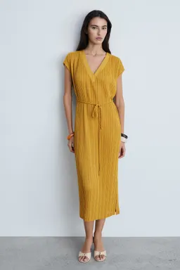 Vestido plisado cinturón de Mango en Vestidos para argentina