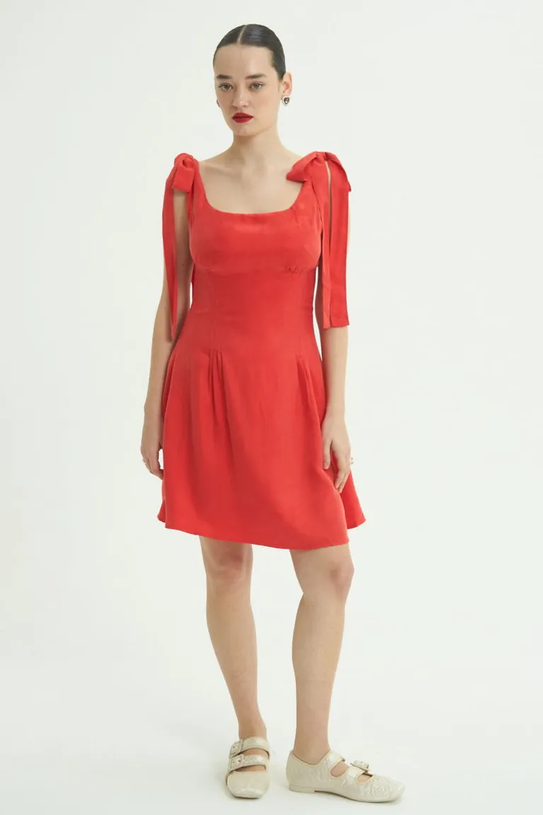 Vestido rojo de corte evasé con escote cuadrado y detalles en los hombros de Las Pepas en Vestidos para argentina