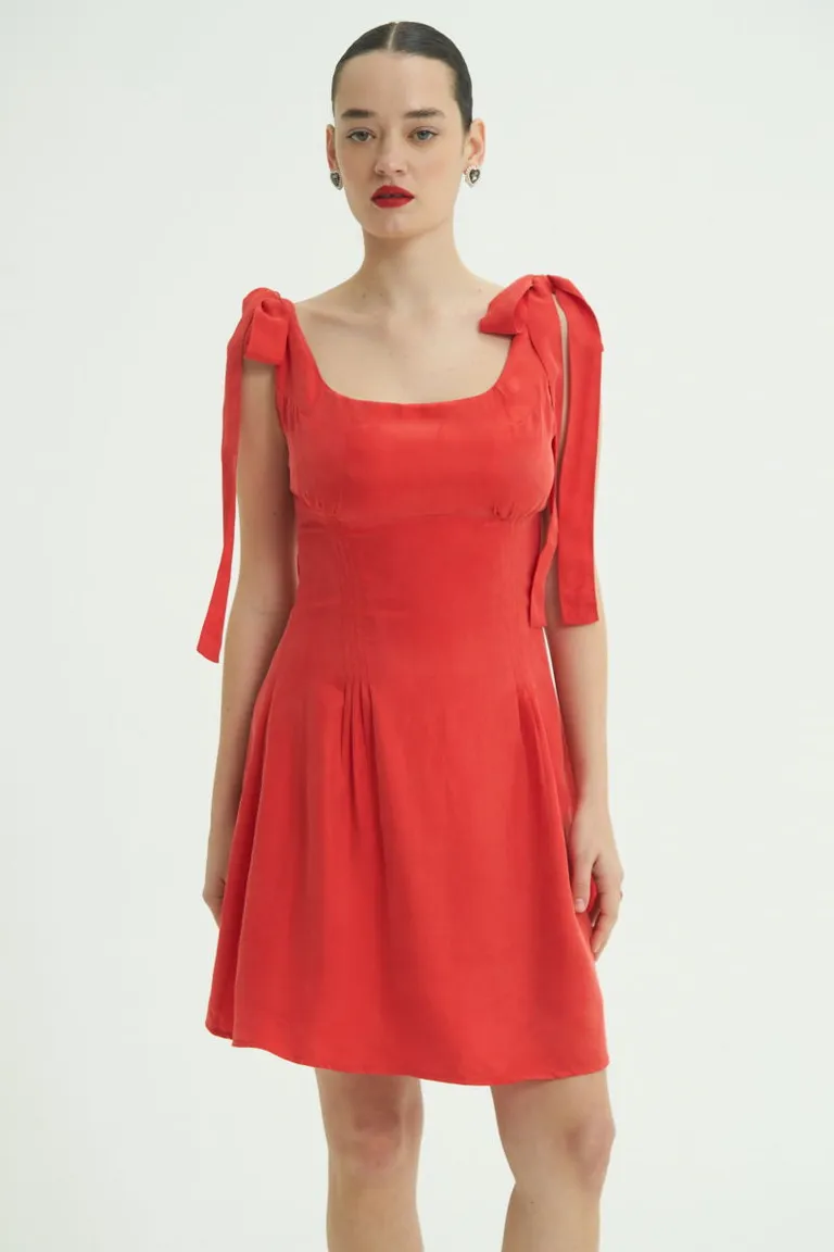 Vestido rojo de corte evasé con escote cuadrado y detalles en los hombros de Las Pepas en Vestidos para argentina