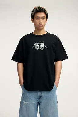 Camiseta metallica calaveras de Pull&Bear en Remeras y Polos para argentina