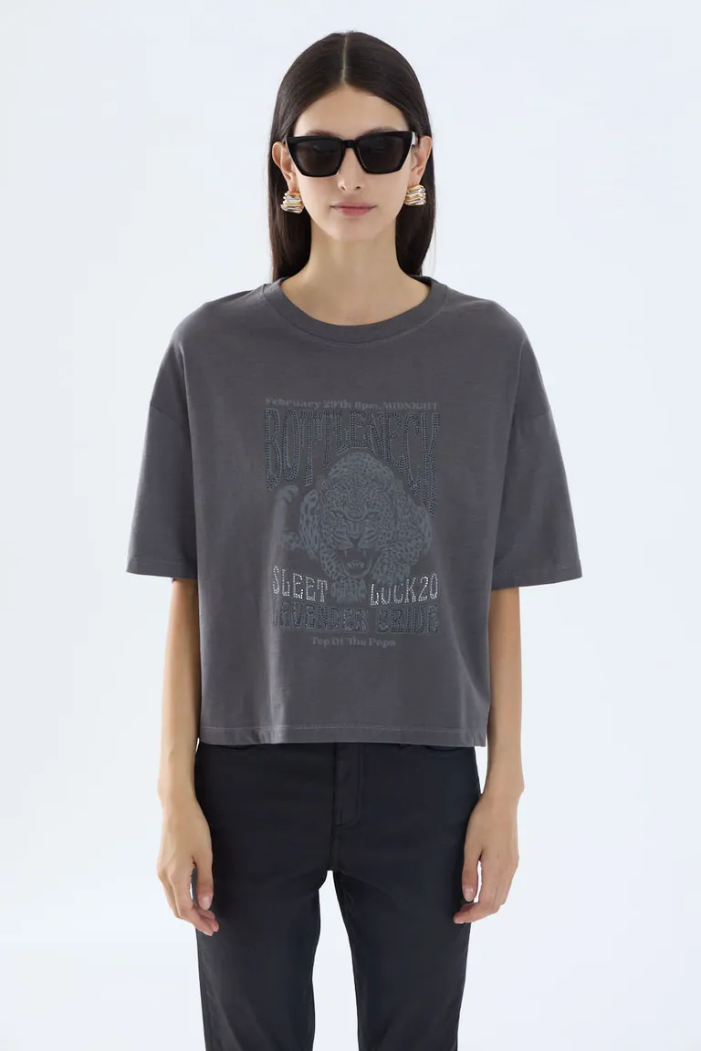 Remera manga corta con estampa frontal y detalles de tachas de Portsaid en Remeras para argentina