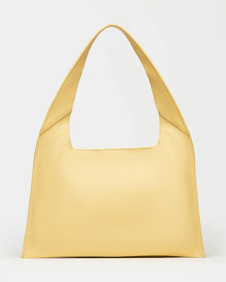 Cartera al hombro minimalista en cuero graneado color amarillo de Prüne en Bolsos y Carteras para argentina