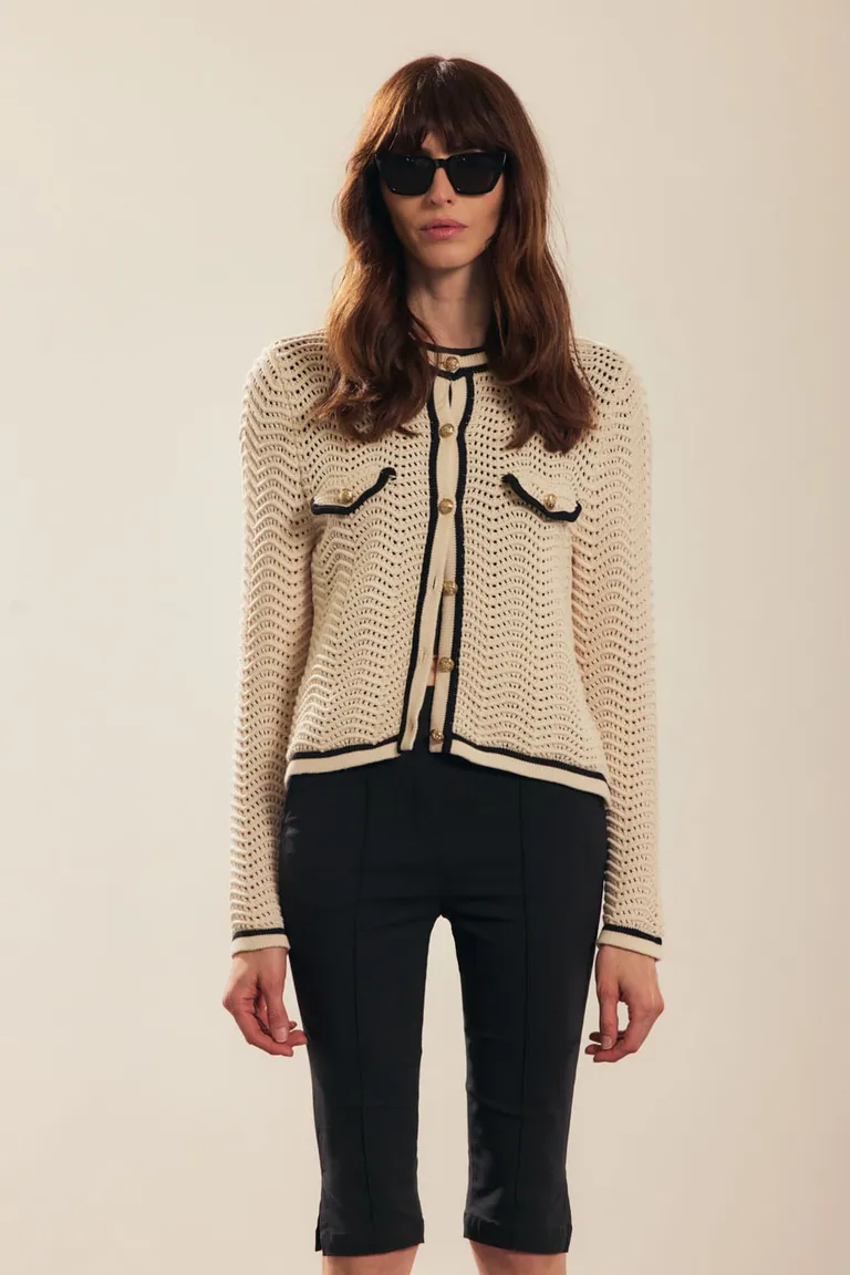 Chaqueta tejida de punto con cierre de botones dorados y diseño calado sutil de Portsaid en Chaquetas para argentina