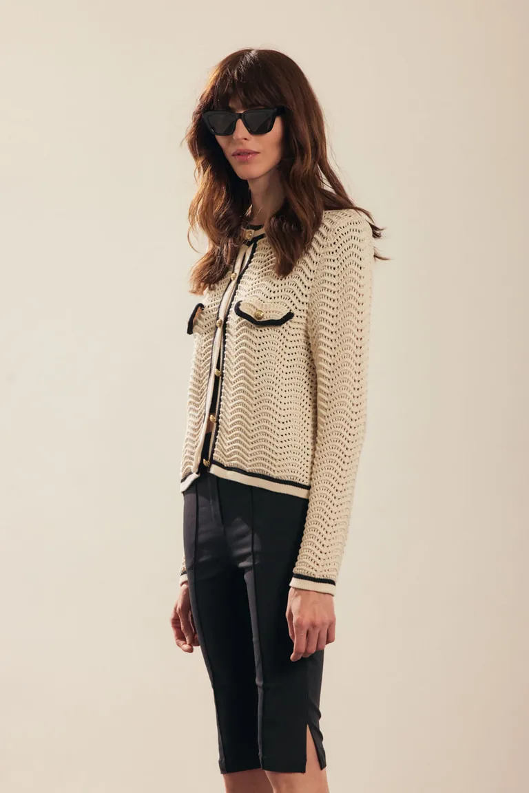 Chaqueta tejida de punto con cierre de botones dorados y diseño calado sutil de Portsaid en Chaquetas para argentina