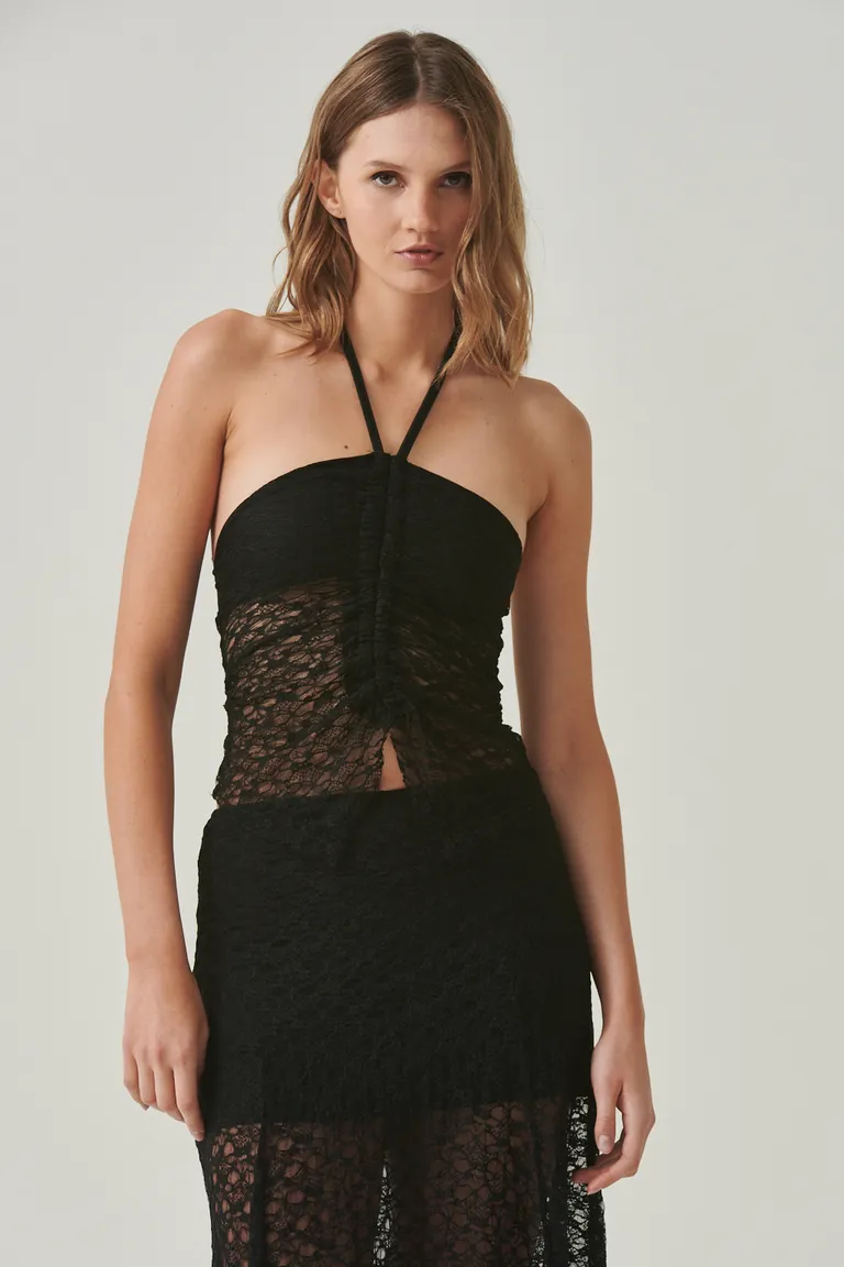 Top halter de encaje negro con diseño fruncido y abertura frontal de Sweet en Tops para argentina
