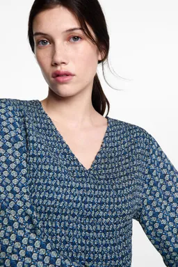 Blusa estampada fruncida de Mango Teen en Blusas para argentina