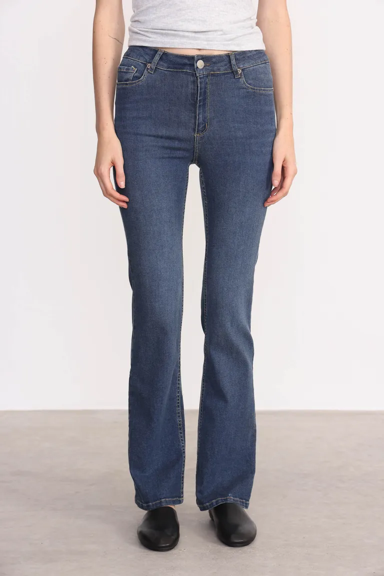 Pantalón de Jean Flare Tiro Alto con Cinco Bolsillos de Yagmour en Pantalones para argentina