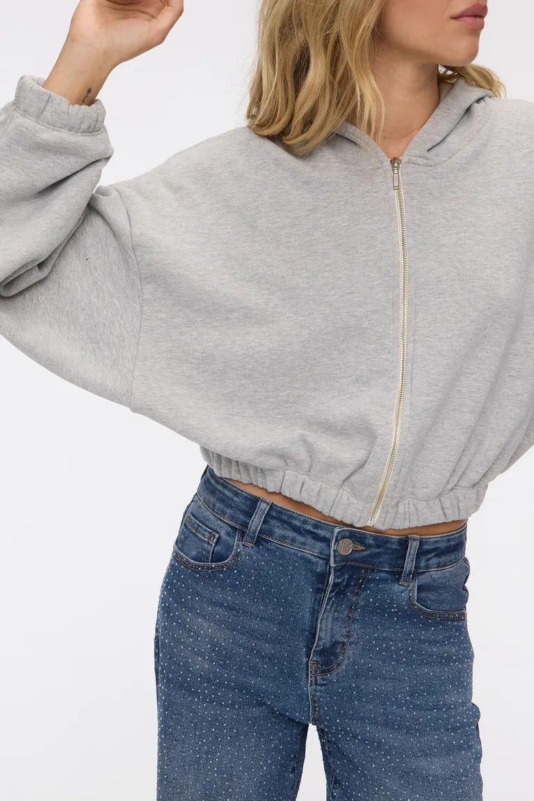 Campera corta con capucha cierre frontal y ajuste elástico en cintura de Cuesta Blanca en Chaquetas para argentina