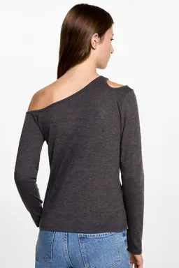 Remera algodón asimétrica de Mango Teen en Buzos y Sweaters para argentina