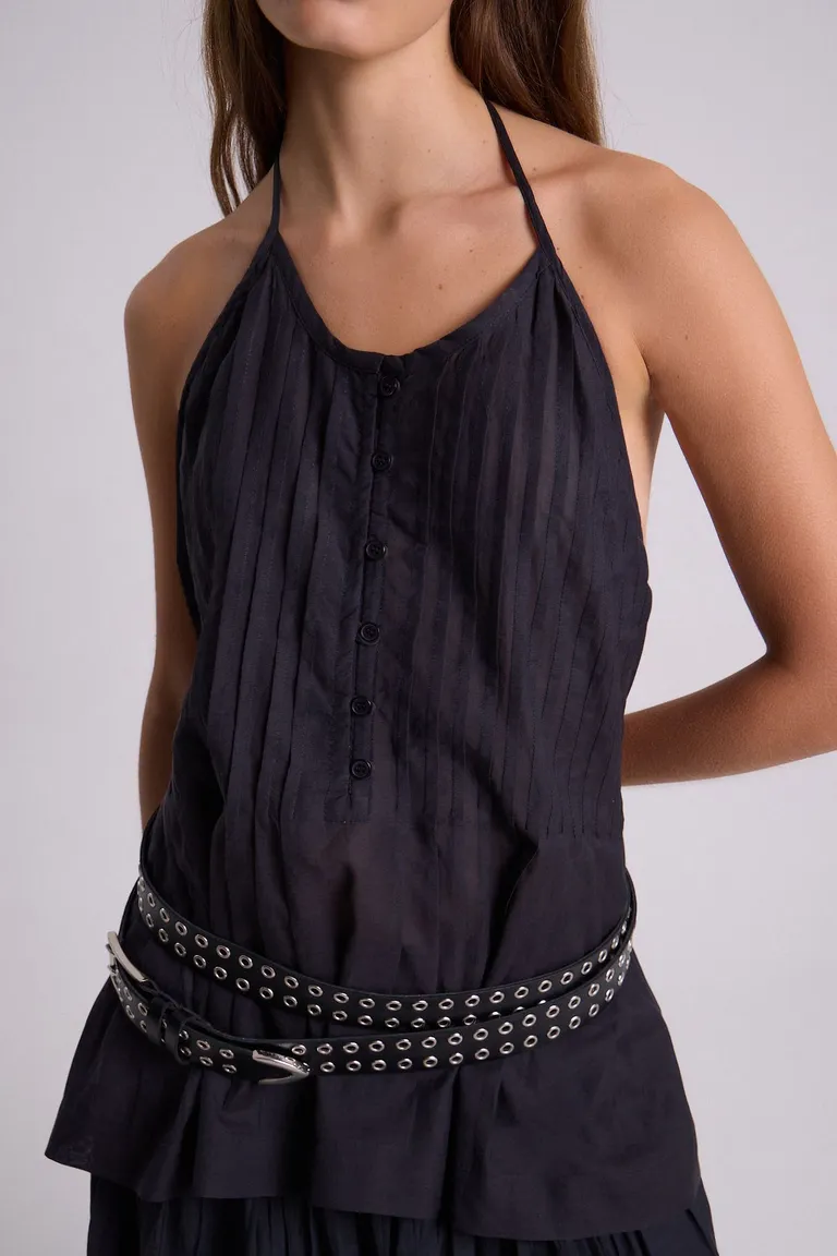 Top con tablas y frunces en delantero, diseño moderno y elegante para mujer de Maria Cher en Tops para argentina
