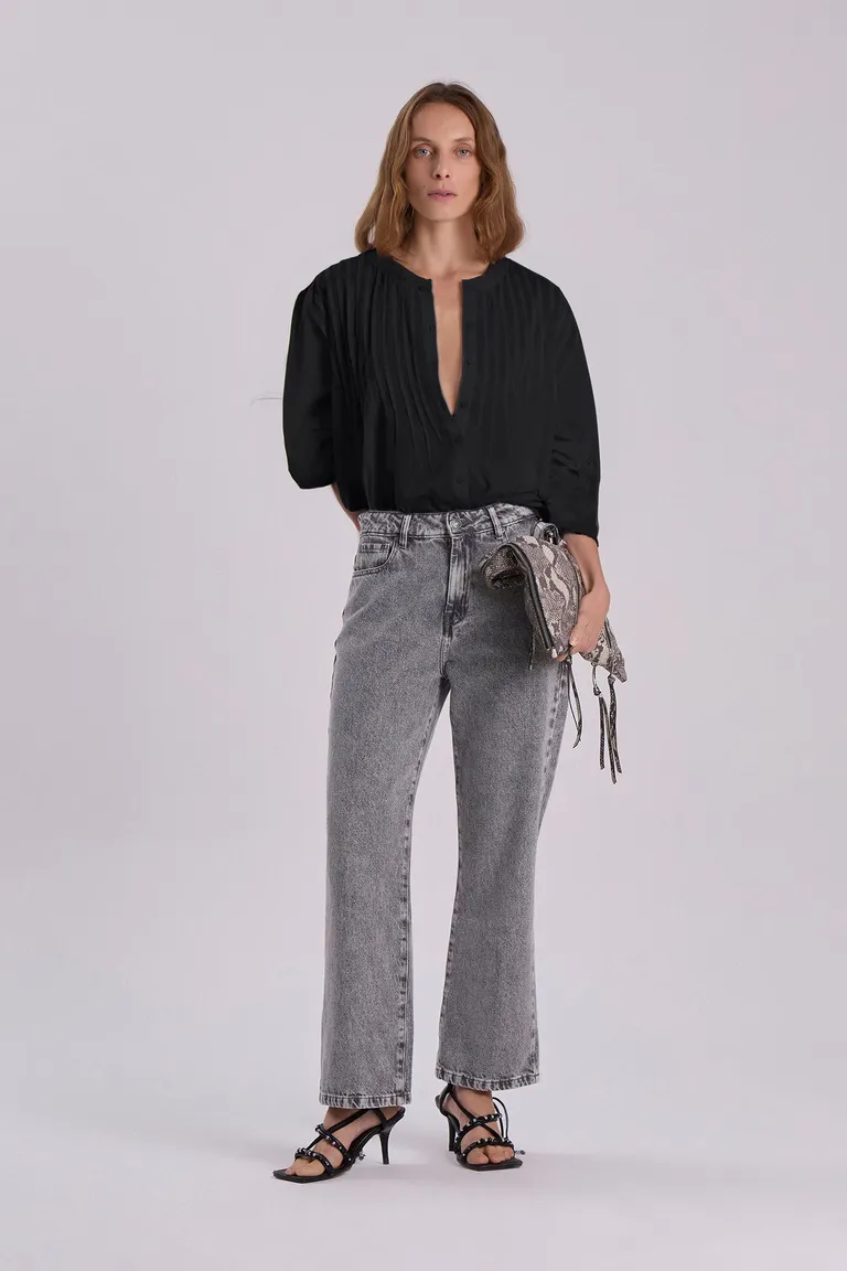 Camisa negra con detalles de puntillas y mangas amplias de Maria Cher en Camisas para argentina