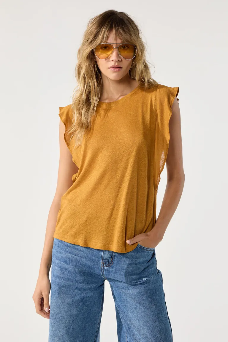 Remera lisa en jersey lino con cuello agregado y volados en sisas de Cuesta Blanca en Remeras para argentina