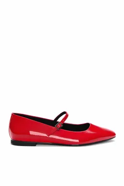 Bailarinas charoladas de Pull&Bear en Ballerinas para argentina