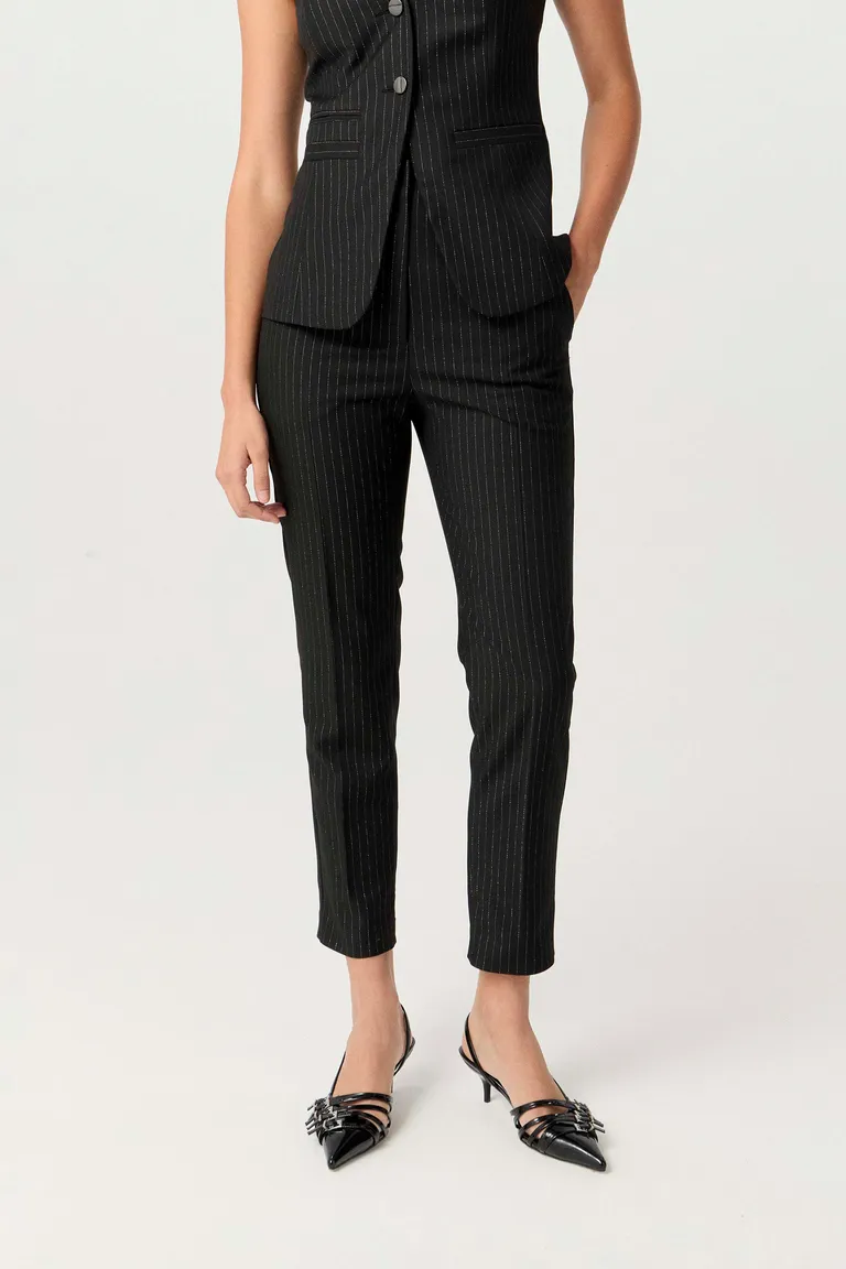 Pantalón de sastrería tizada con lúrex de tiro alto y pierna slim de Markova en Pantalones para argentina