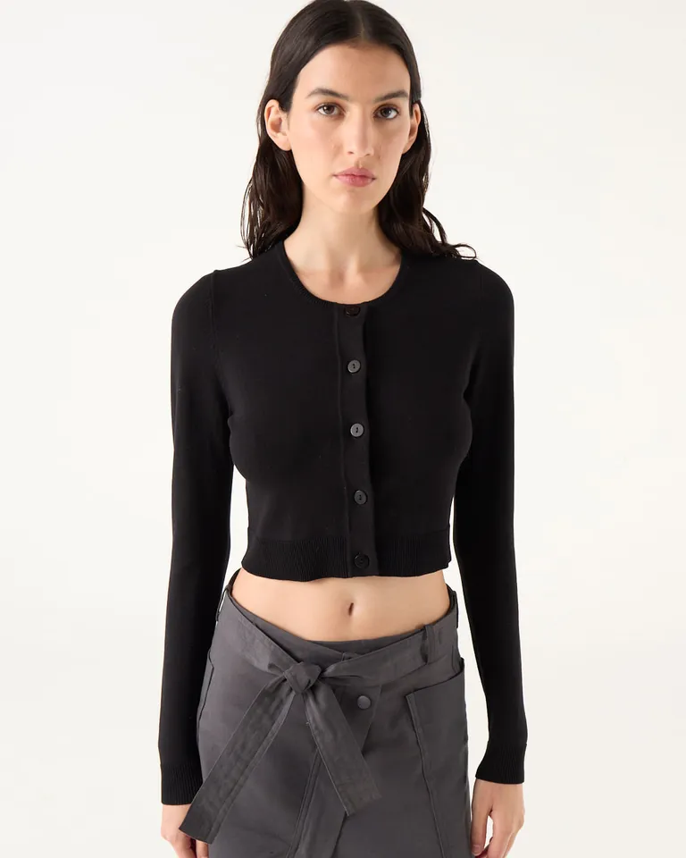 Cardigan entallado de cuello redondo con cierre frontal de botones y mangas largas de Furzai en Buzos y Sweaters para argentina