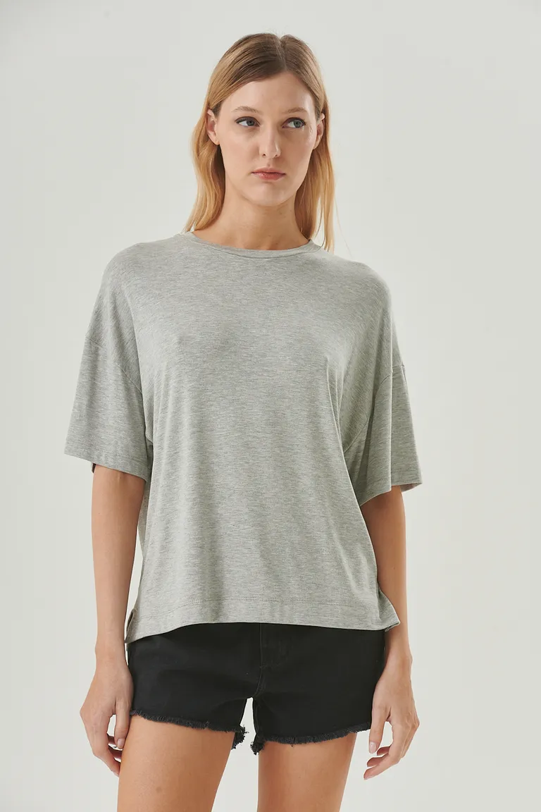 Remera de algodón de corte amplio y diseño minimalista para un estilo casual y cómodo de Sweet en Remeras para argentina