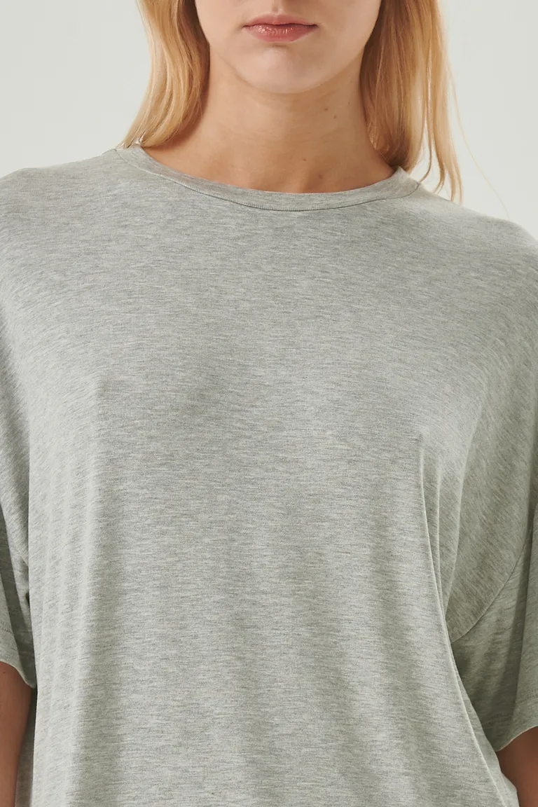 Remera de algodón de corte amplio y diseño minimalista para un estilo casual y cómodo de Sweet en Remeras para argentina