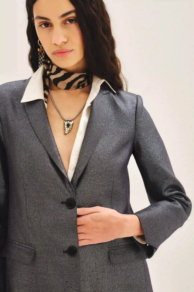 Blazer de corte sastre con solapa y bolsillos delanteros de Rapsodia en Blazers para argentina