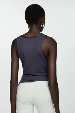 Top detalles satinados de Mango en Tops para argentina
