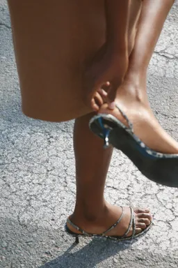 Sandalia tiras tacón de Mango en Sandalias para argentina