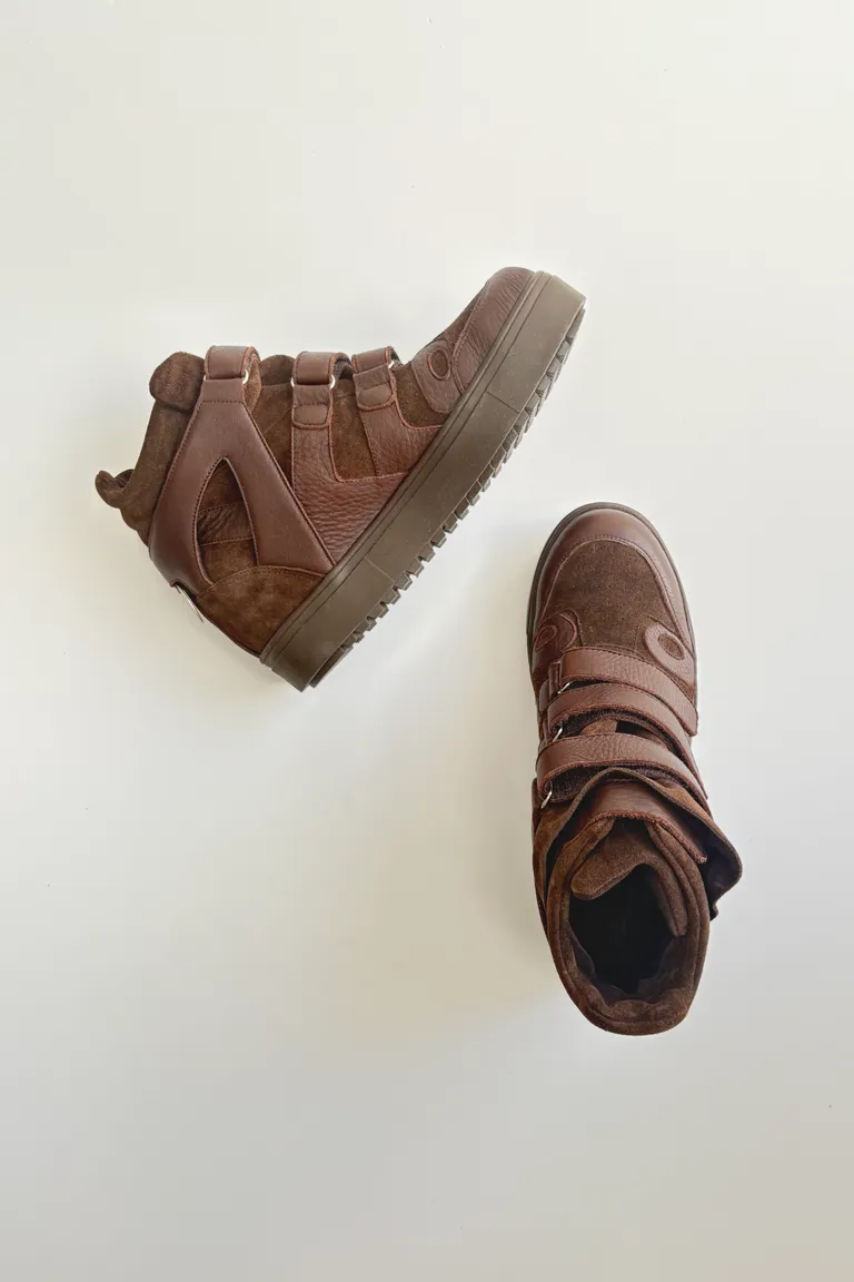 Zapatillas de cuero gamuza con detalles en cuero liso para mujer de Allo Martinez en Zapatillas para argentina