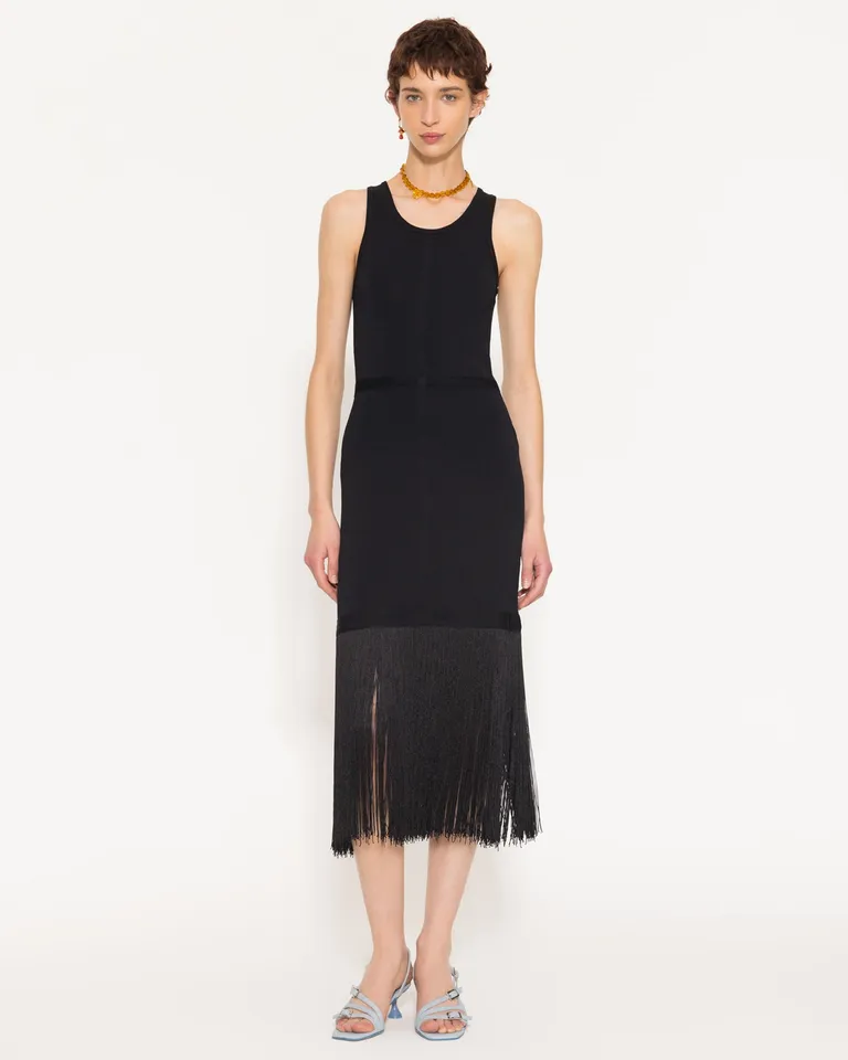 Vestido negro con flecos y escote musculosa para ocasiones especiales de Jazmin Chebar en Vestidos para argentina