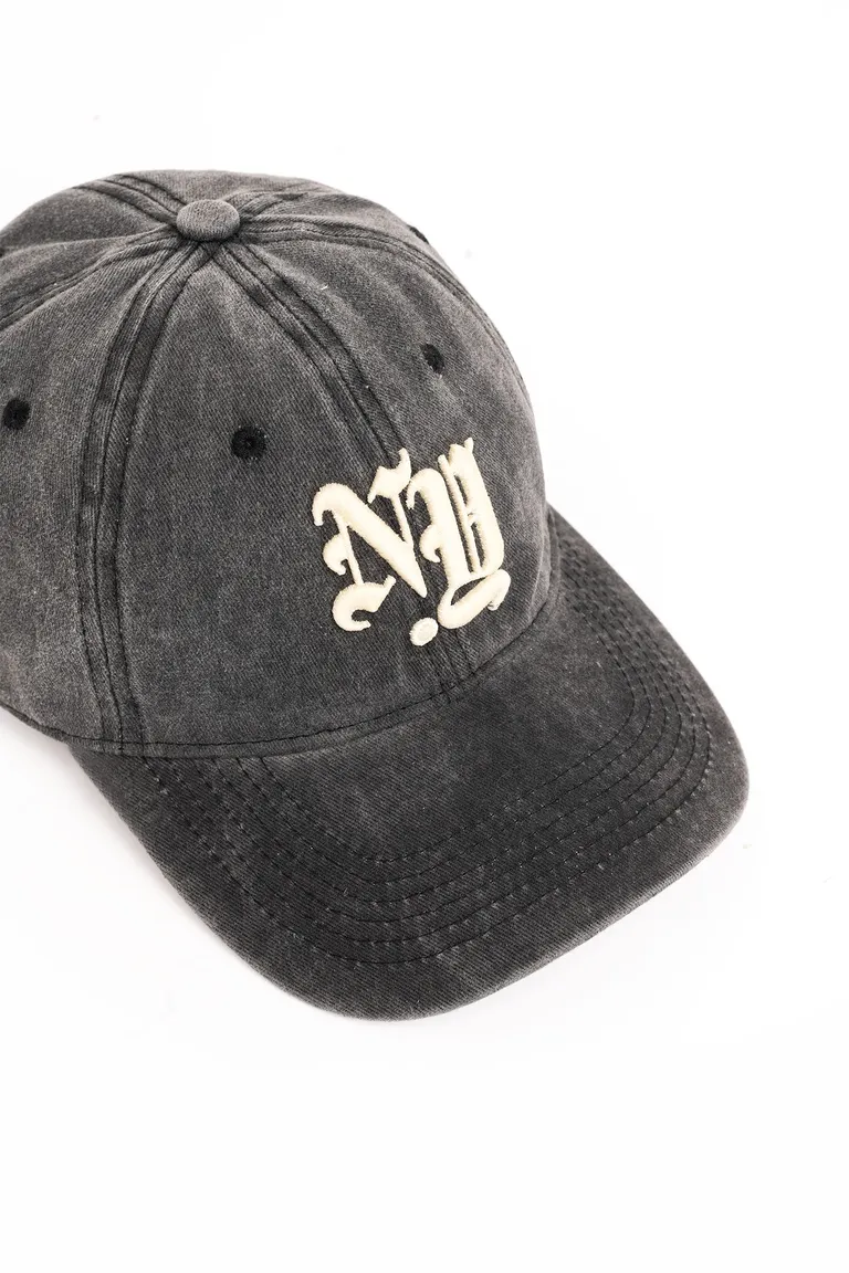 Gorra tipo beisbol con detalle bordado de letras en el panel frontal de Maria Cher en Gorros y Sombreros para argentina