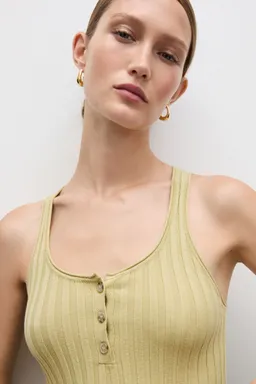 Top punto canalé de Mango en Tops para argentina